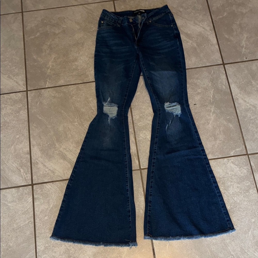 FASHION NOVA JEANS BELL BOTTOMS
